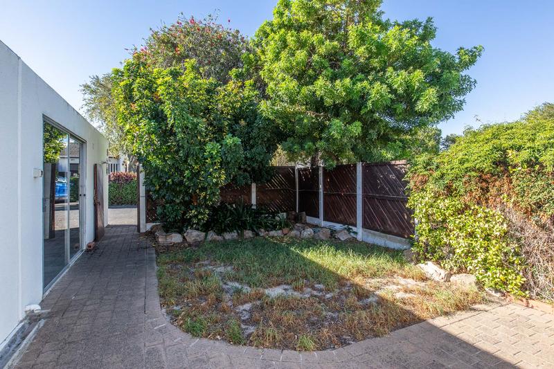 To Let 2 Bedroom Property for Rent in Tokai Western Cape